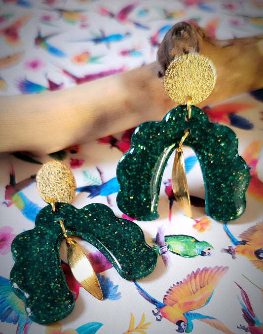 Jolie boucles d'oreilles verte et dorée